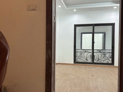 Nhà mới ở luôn phúc lợi-long biên 30 m2,x  5 tầng, mặtt iền 4.5m, 4.8 tỷ. 2