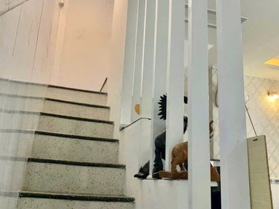 Bán nhà phường ngọc hiệp gần cầu hộ phương sài dt 50,4m2 giá: 2 tỷ 650 triệu  lh e bích 0