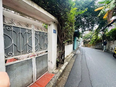 Thửa đất đẹp- ngõ thẳng tắp- oto qua nhà ngọc thụy- long biên 51/70 m2,mặt tiền  6.1m, 6.5 tỷ. 0