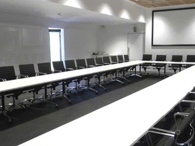 Siêu mặt phố knh doanh,mặt tiền rộng,giấy phép đủ không thiếu gì,kinh doanh bất chấp ,vỉa hè  đỗ xe 0