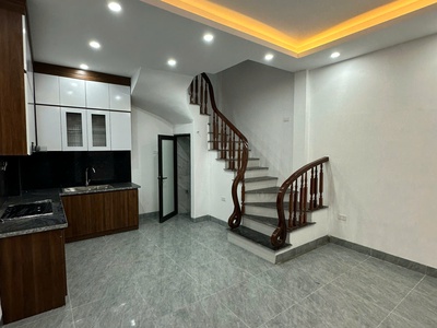 Bán nhà thanh am - long biên  dt 40m2 x 5 tầng x mt 4,3m  nở hậu, , ôtô đỗ cổng, tiện ích xung quanh 0