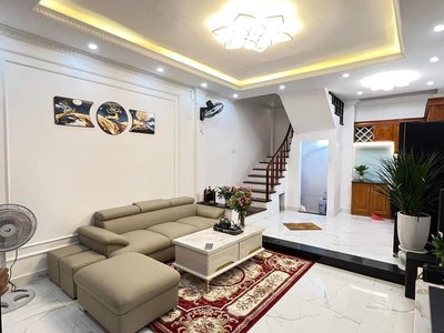 Bán tòa nhà ccmn Đội Cấn , Ba Đình 45m, 5 tầng, mt 5m, 9 phòng, dt 600 tr 1 nam, giá 9 tỷ 5 0