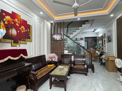 Bán nhà 50mx 4 tầng đường Khúc Thừa Dụ.Giá rẻ 3