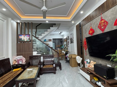 Bán nhà 50mx 4 tầng đường Khúc Thừa Dụ.Giá rẻ 7