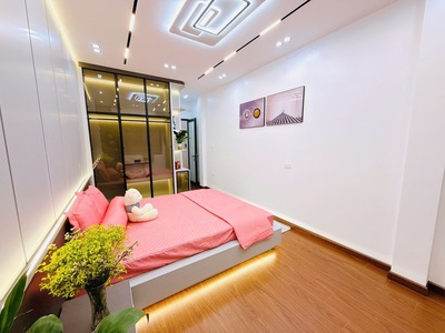 Tây Hồ- Lạc Long Quân- Gần chợ Bưởi- 4 tầng mới đẹp- Ngõ rộng ngay mặt PHỐ- 5 tỷ 2