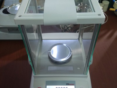 Cân Phân Tích Ohaus PX224/E - Chuẩn Ngoại 4 Số Lẻ 0