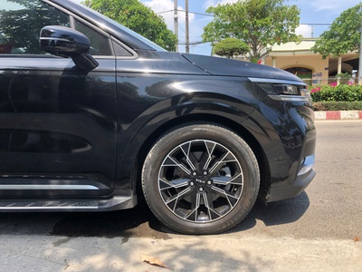 Bán xe Kia Carnival 2.2D Signature 2023, máy dầu, màu đen. 1