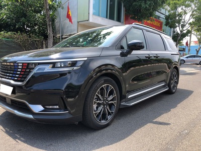 Bán xe Kia Carnival 2.2D Signature 2023, máy dầu, màu đen. 4