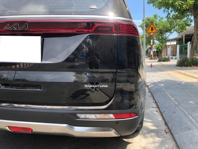 Bán xe Kia Carnival 2.2D Signature 2023, máy dầu, màu đen. 6