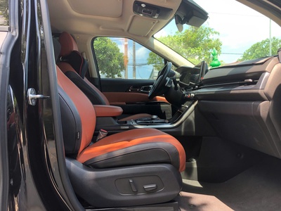 Bán xe Kia Carnival 2.2D Signature 2023, máy dầu, màu đen. 9