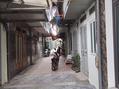 Bán nhà âu cơ ngõ 238 Sau chợ quảng an nhà chưa sổ mua bán vi bằng giá 2.6ty 2