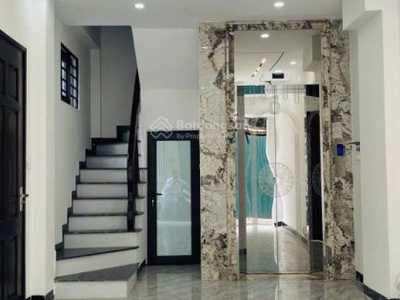 Nhà trường chinh - chủ cần bán gấp - thang máy - xây mới - 9 tỷ 7 0