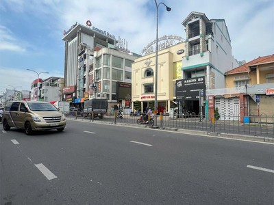 Siêu to khủng lồ,  2 mt đường thương mại phan đăng lưu, p2, phú nhuận, 2