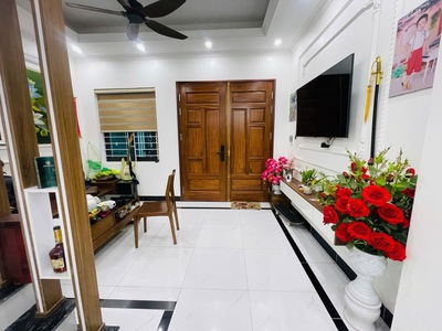 Cần bán gấp nhà ngõ thông, phố trịnh văn bô, ô tô gần, kinh doanh, 46m x 5t, chỉ 5.1 tỷ, full nt, ở 0