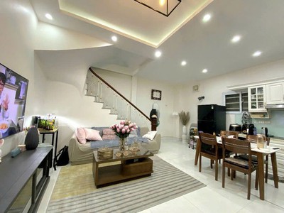 Nhà mới đẹp ngõ thông oto nguyễn văn cừ 36m22,x 4 tầng, mặt tiên 3.7m, 7.5 tỷ long biên. 1