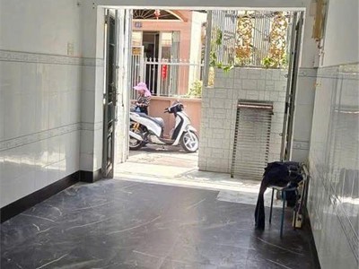 Nhà quận 5- hẻm xh 5m tới nhà,sát mặt tiền nguyễn văn cừ 4tầng 5pn, xíu 5tỷ 3
