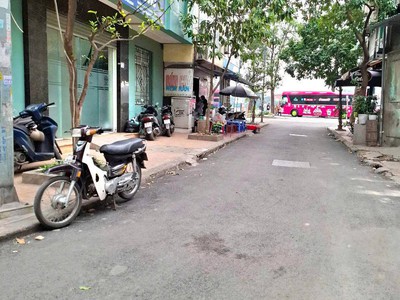  truyền thuyết kể rằng... có một căn nhà nằm sát hồ linh đàm, chỉ cách mặt phố vài bước 3