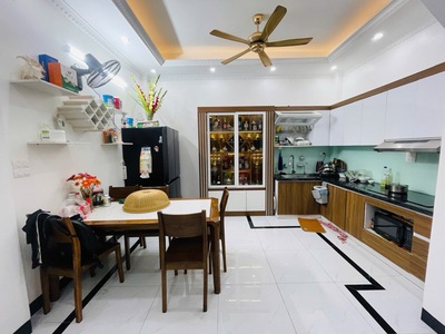 Cần bán gấp nhà ngõ thông, phố trịnh văn bô, ô tô gần, kinh doanh, 46m x 5t, chỉ 5.1 tỷ, full nt, ở 1