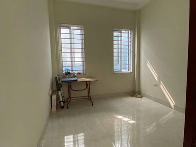 Nhà mới đẹp ngõ thông oto nguyễn văn cừ 36m22,x 4 tầng, mặt tiên 3.7m, 7.5 tỷ long biên. 2