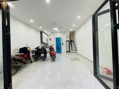 Hiếm dịch vọng, cầu giấy - ba gác đỗ cửa- nhà dân xây- một nhà ra phố - 46m chỉ 8.7 tỷ 2