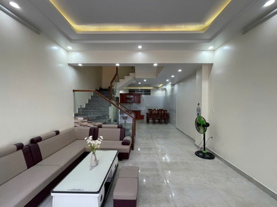 Cho thuê nhà Văn Cao, DT: 60m2, 5 phòng ngủ full đồ. 0