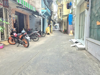 Bán nhà ngang 5 dài 12m gần Chợ Sỉ tân bình gần nhà thờ Phú trung 3