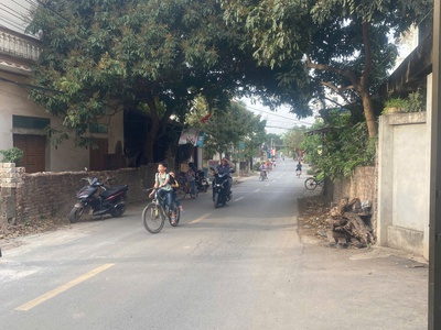 Mặt đường liên xã tại phụng châu  71,5m đã trừ lưu không  măt tiền đẹp xe ô tô qua quá là hợp lý 4