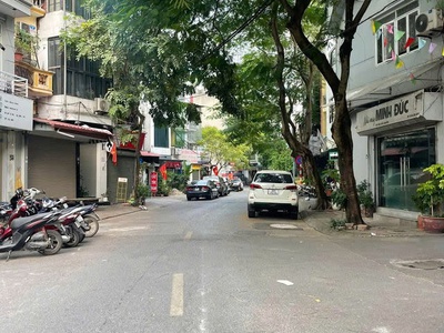 Nhà đẹp ngõ thông hoàng như tiếp 51/56m2, 4 tầng,mặt tiền 4.3m, 8.4 tỷ long biên. 4