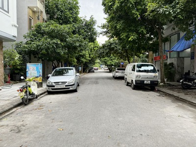 Cần bán 40m2 nhà cấp 4 khu TĐC Giang Biên. Cạnh trường Chu Văn An, chợ Quán Tình 1