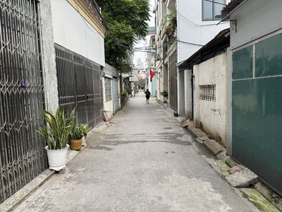 Cần bán 113m2 đất hai mặt ngõ trước sau tại Xuân Đỗ, Cự Khối. Đường rộng 3m, cách 2 nhà ra phố 2