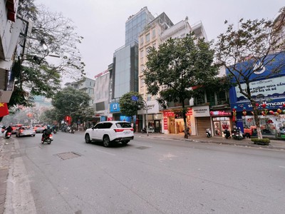Mặt Phố Huế 150M2 8 Tầng Thang Máy Mặt Tiền 5.5M 115 Tỷ Dòng Tiền Cao 0