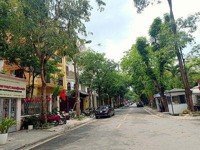 Cho thuê biệt thự Mỹ Đình 2  200M 4 tầng full nội thất giá siêu rẻ chỉ 35 triệu 0