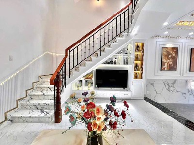 Bán nhà Quận 7 - Diện tích: 5m x 19m - Giá: 17 Tỷ 5 triệu 7