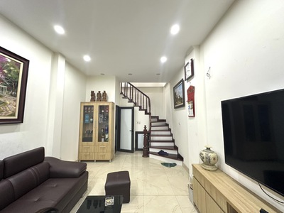 Tây Hồ- An Dương Vương- Lạc Long Quân- 5 tầng 5 PN rộng đẹp- Ở ngay- 40m- 6 tỷ 1