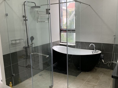 Cách chọn vách kính nhà tắm cửa lùa phù hợp 0