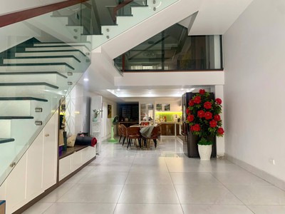 Bán Nhà 3.5 Tầng Trung Tâm Cột 3. DT:67.5m2,MT:4.5m Quay Biển 0