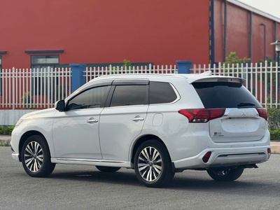Mitsubishi Outlander 2.0 CVT   đời 2022 3