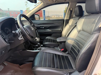 Mitsubishi Outlander 2.0 CVT   đời 2022 5