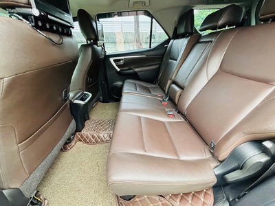 Bán xe Toyota Fortuner 2.7V 4x2 AT 2019, màu trắng. 6