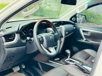 Bán xe Toyota Fortuner 2.7V 4x2 AT 2019, màu trắng. 7