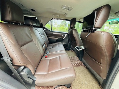 Bán xe Toyota Fortuner 2.7V 4x2 AT 2019, màu trắng. 10