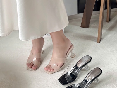 Giày cao gót nữ trong suốt 0