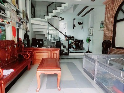 Bán nhà 100m  3 tầng, 5pn, 4wc, linh tây, thủ đức - 8.2 tỷ 0