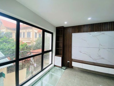 Bán nhà mưới đẹp ngõ ba gác thạch bàn 47m2,x 5 tầng, mặt tiền 4m, 6.5 tỷ long biên. 4