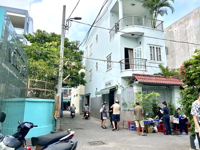  bán nhà mặt tiền  - xe hơi đổ cửa quay đầu thoải mái - gần trường học . 2