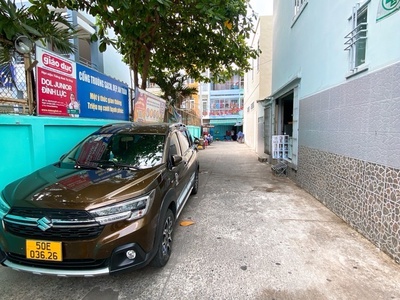  bán nhà mặt tiền  - xe hơi đổ cửa quay đầu thoải mái - gần trường học . 0