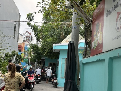  bán nhà mặt tiền  - xe hơi đổ cửa quay đầu thoải mái - gần trường học . 4