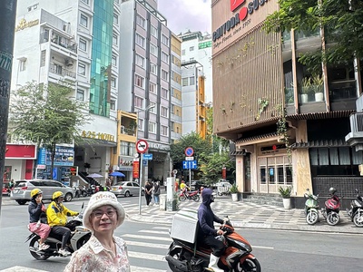 Bán nhà hàng nhật chiyoda sushi - căn góc 2 mặt tiền số 256 lê thánh tôn   trương định, quận 1 - 0