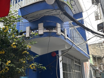 Chủ càn bán nhà tôn đản hẻm xe ba gác - giao thương với nguyễn tât thành với xóm chiếu. 1