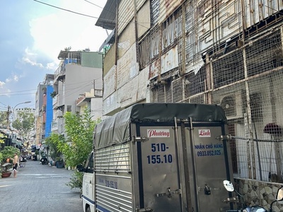 Nhà ngang lớn nở hậu tài lộc cho gia chủ bến vân đồn - xe hơi đậu cửa- thông ra nhiều hướng có 2